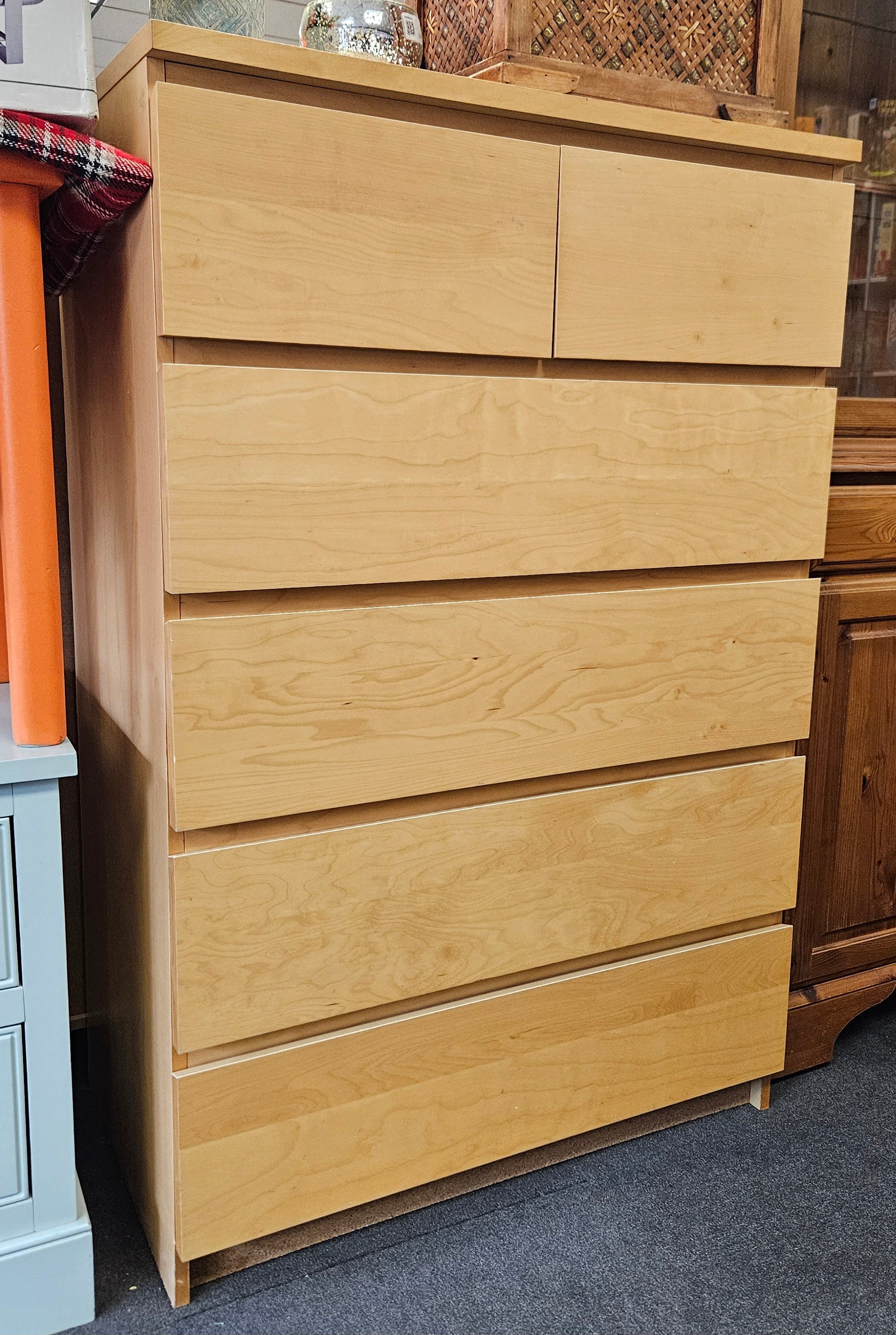Chest of drawers