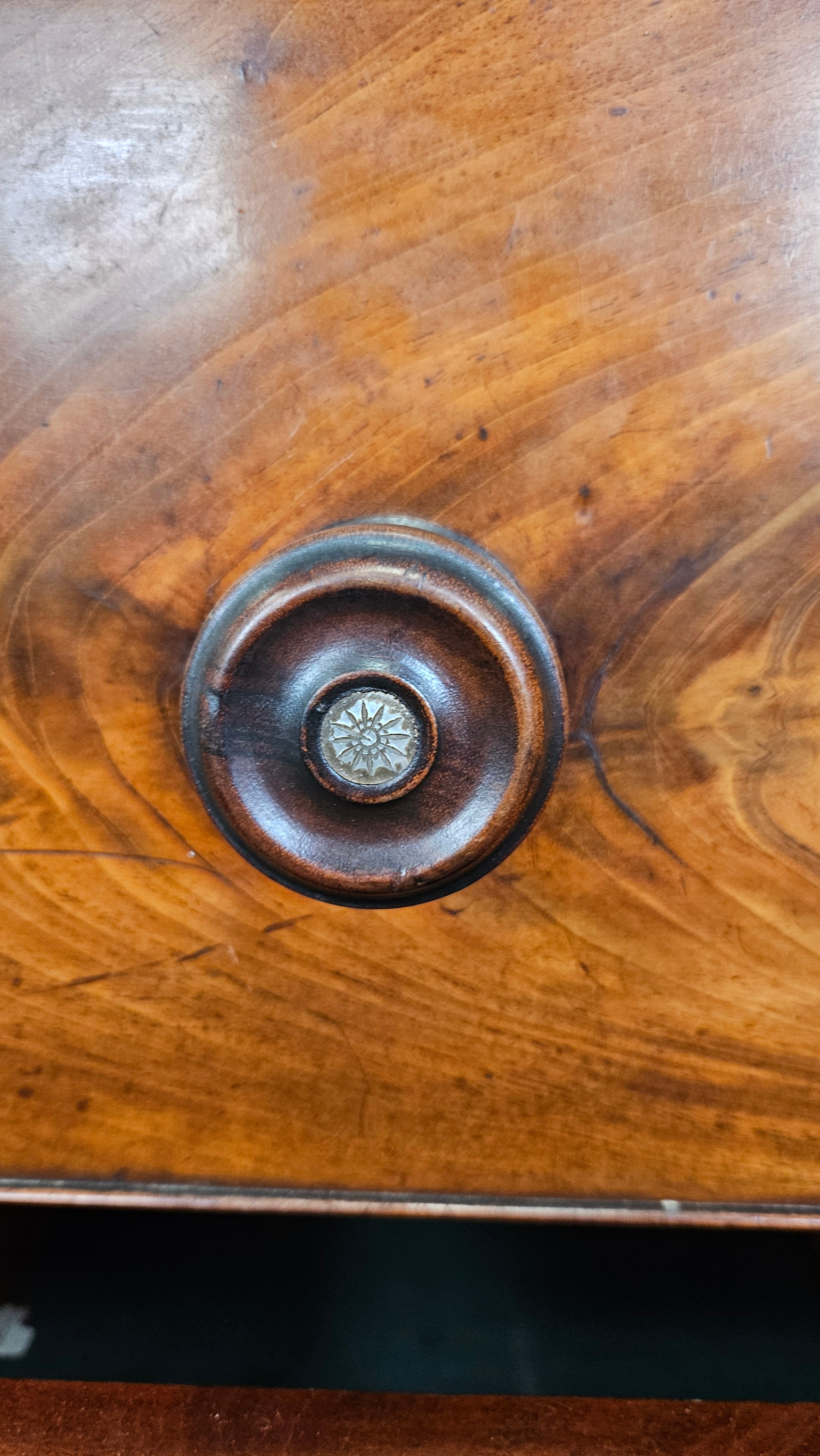 Chest of drawers