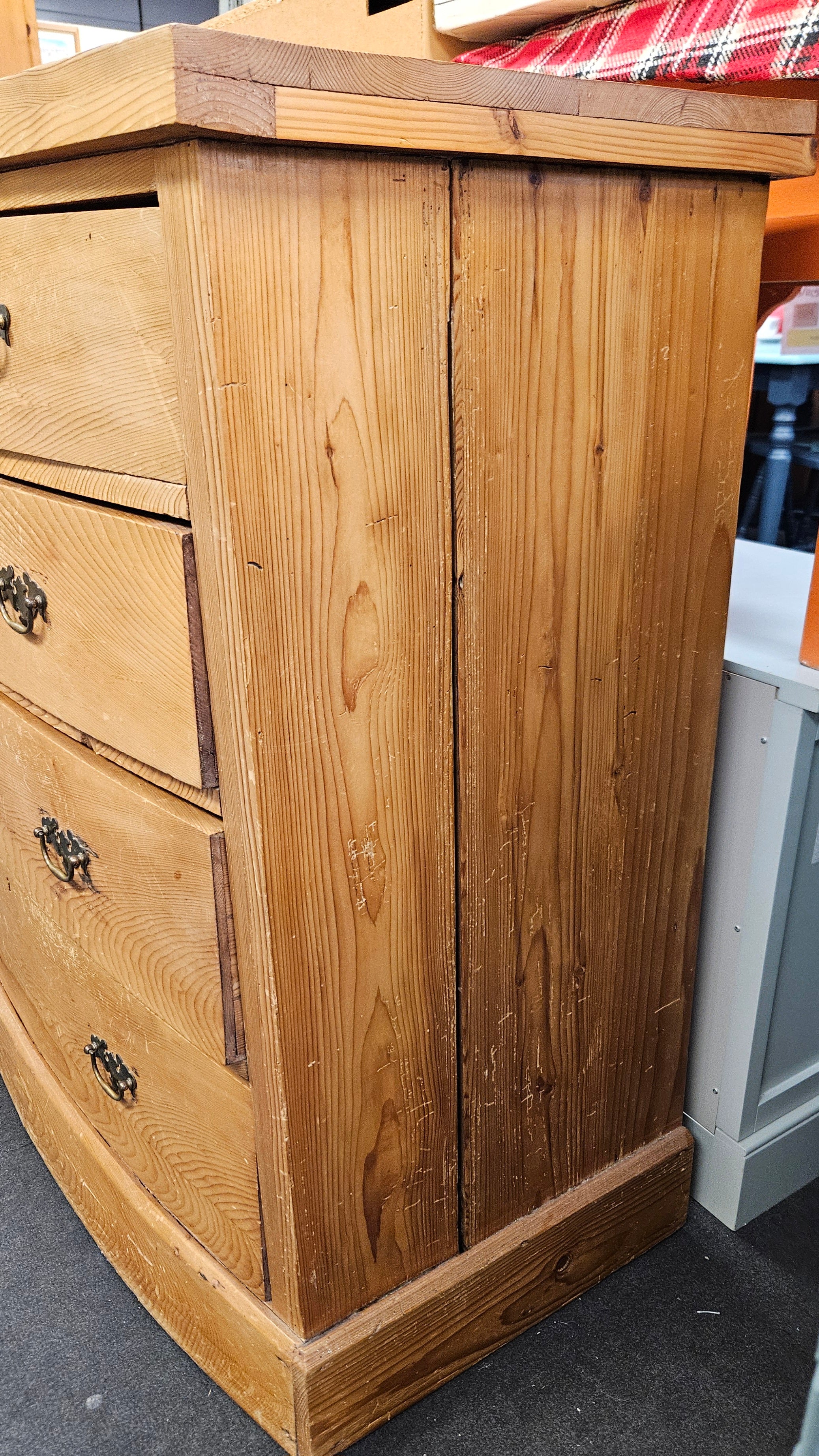 Chest of drawers