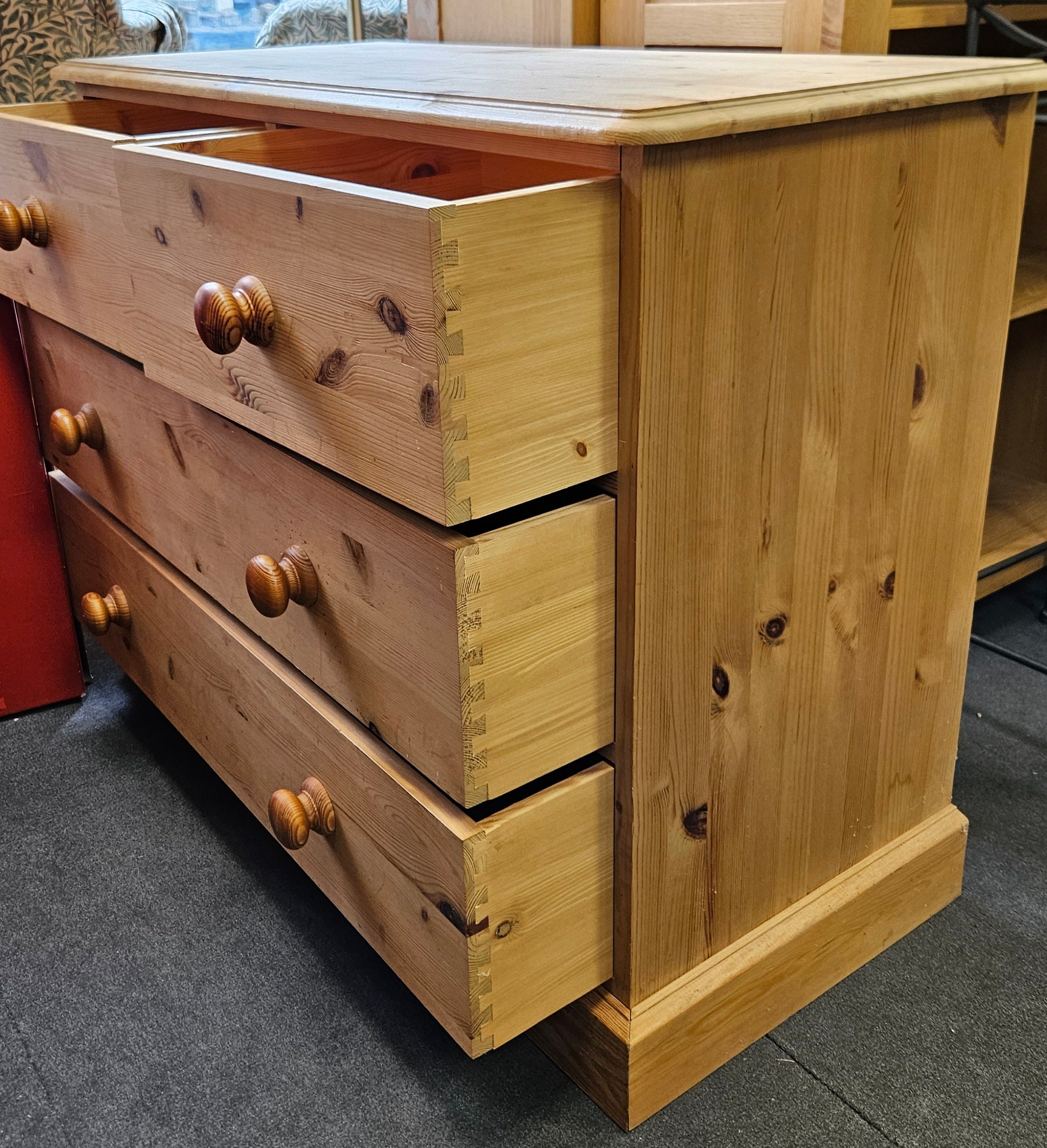 Chest of drawers