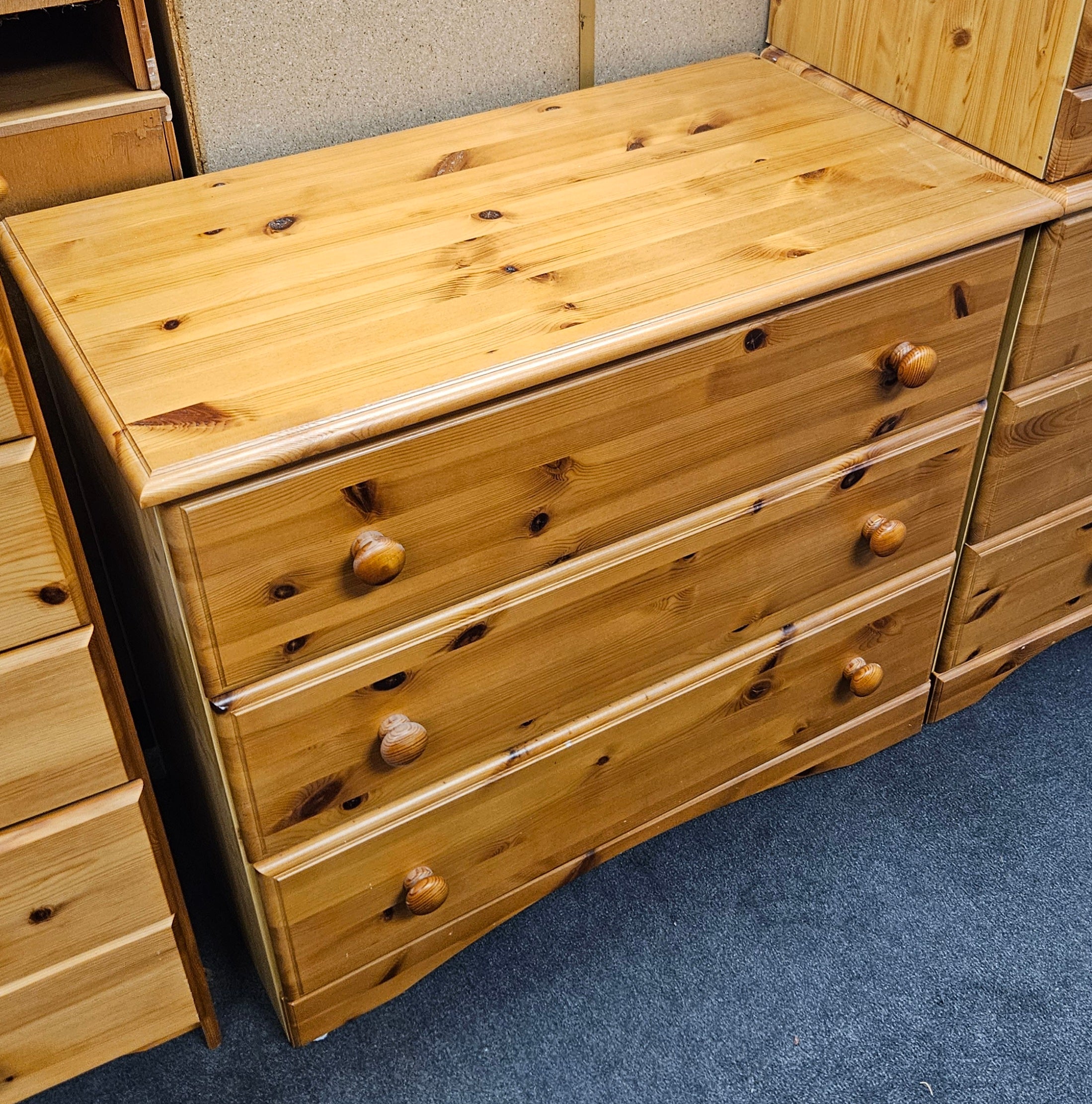 Pine chest of drawers