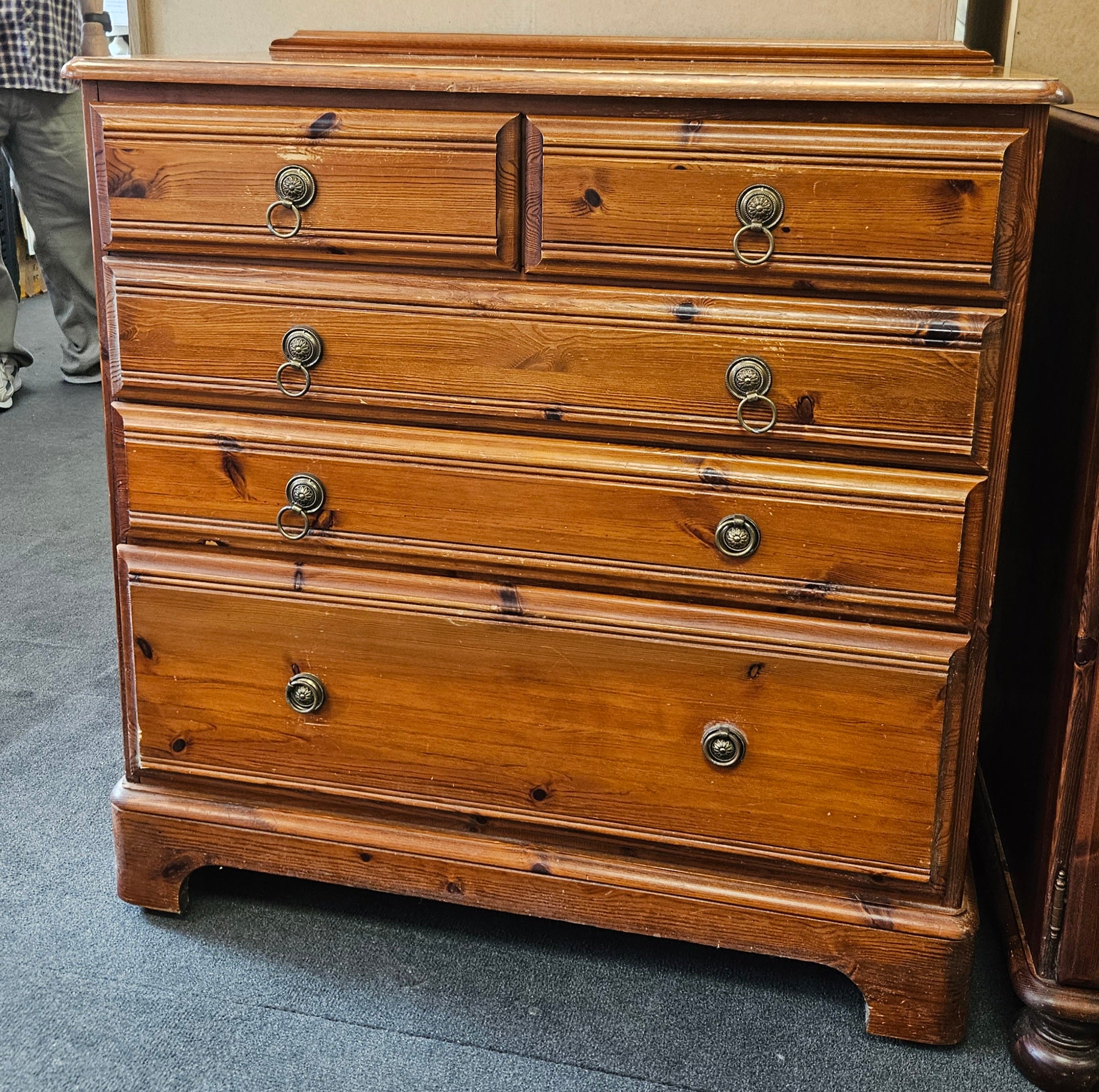 Chest of drawers