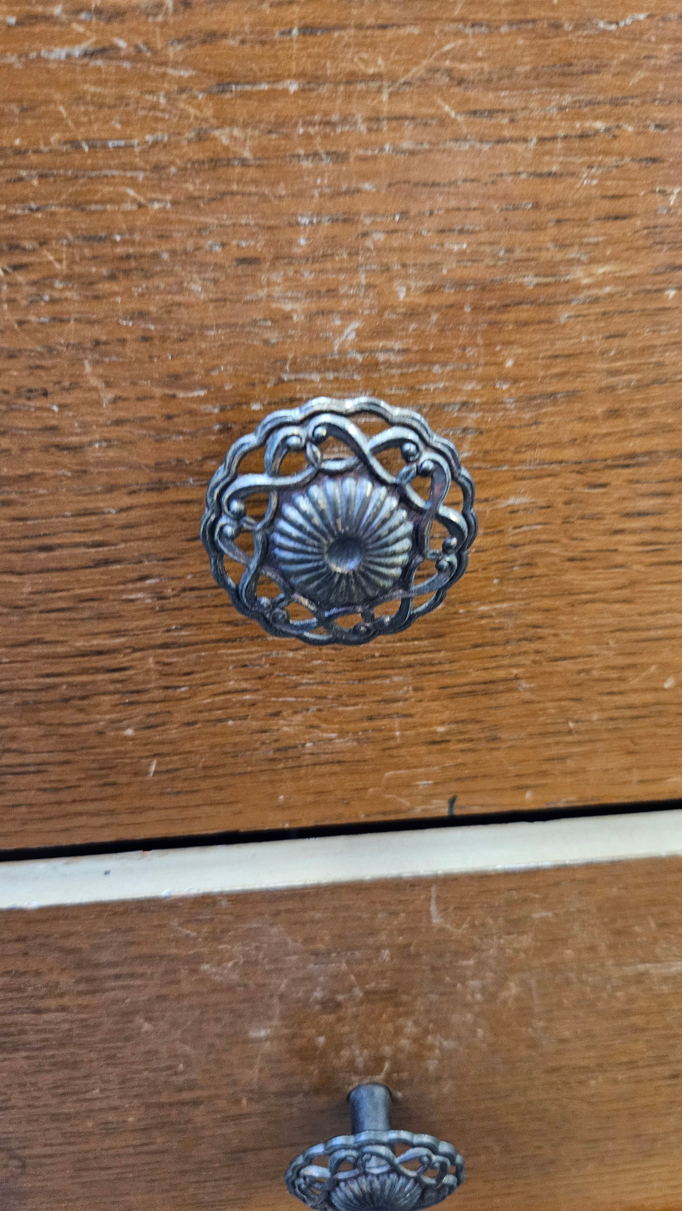 Chest of drawers
