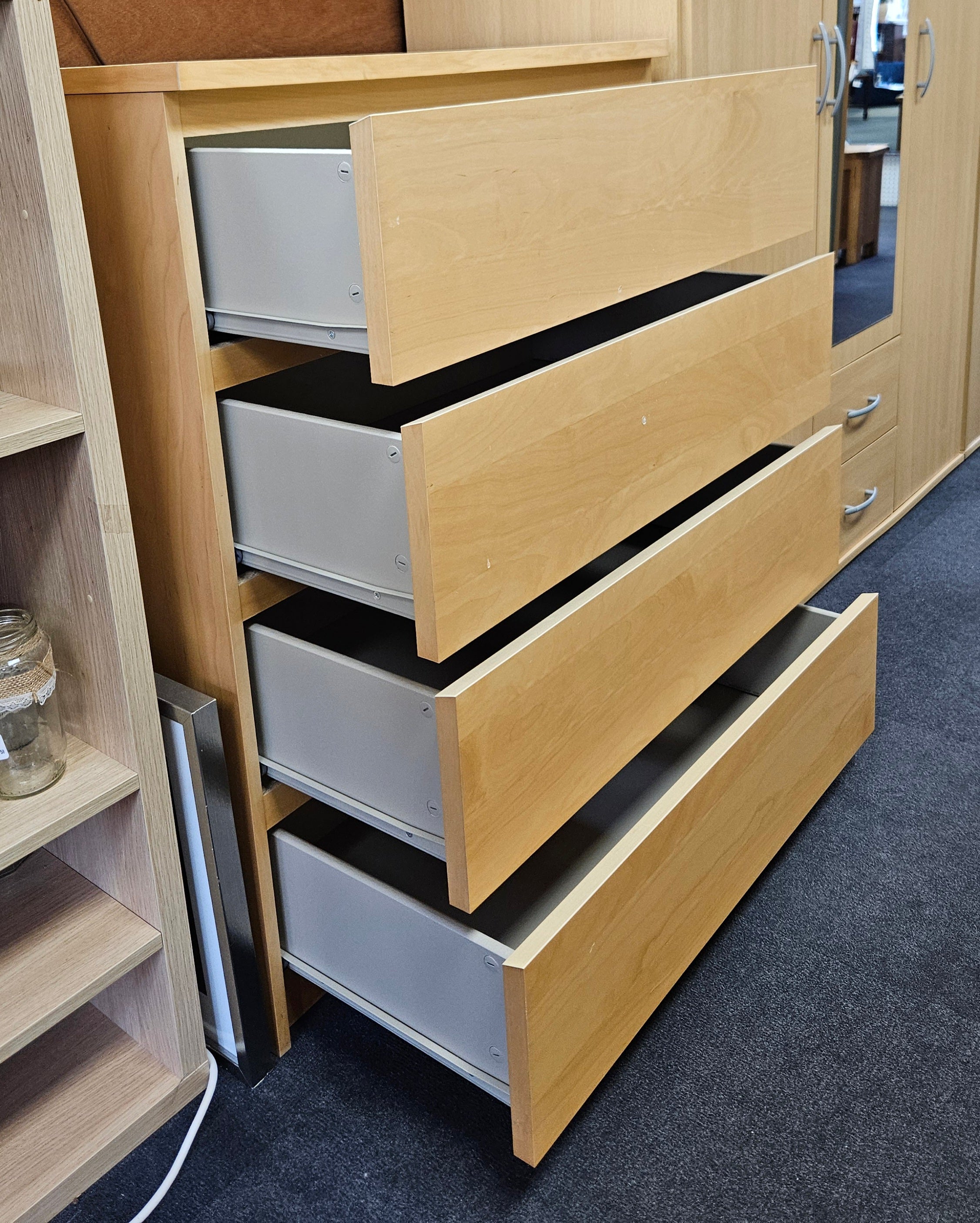Chest of drawers
