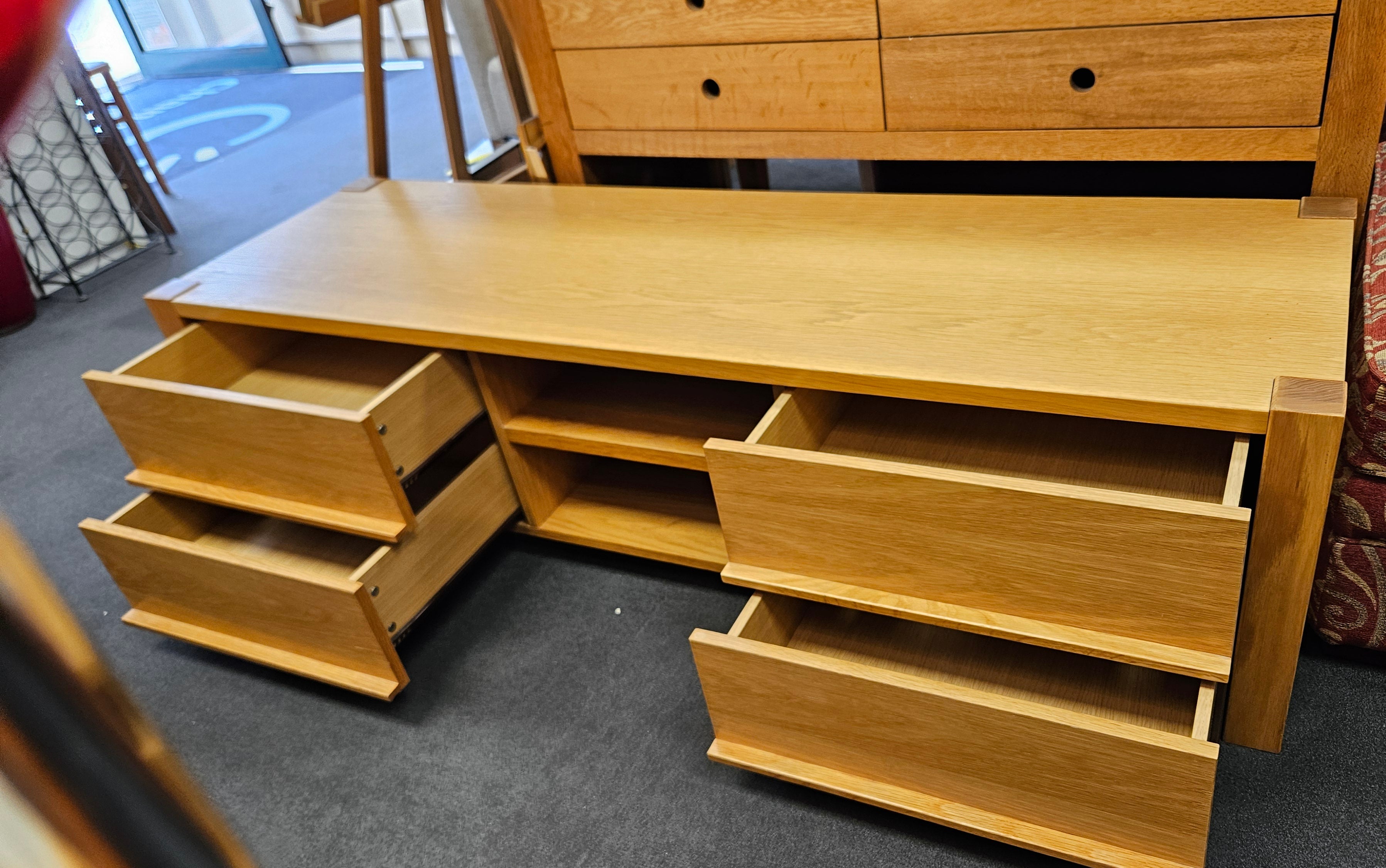 Tv unit