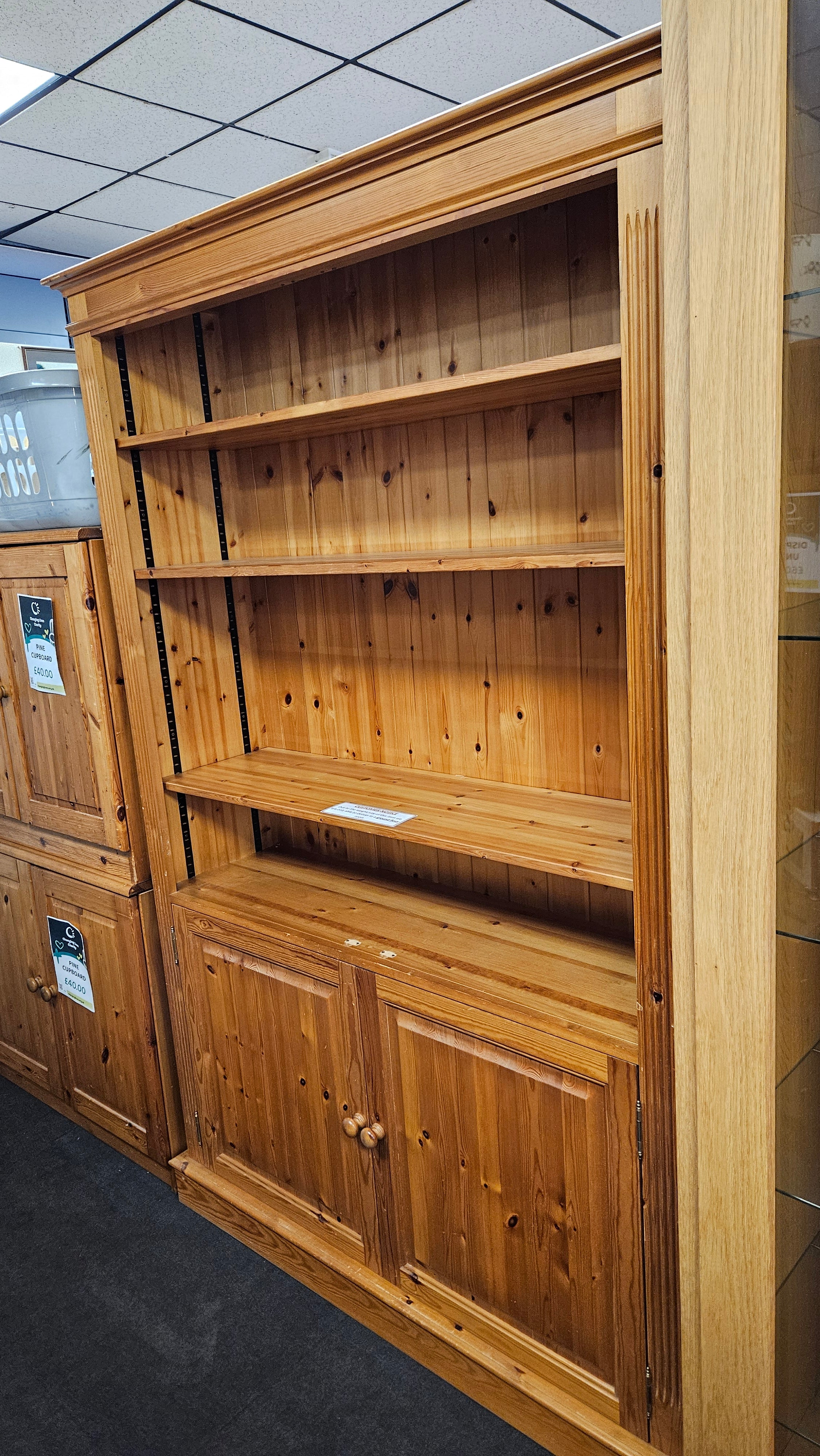 Pine dresser