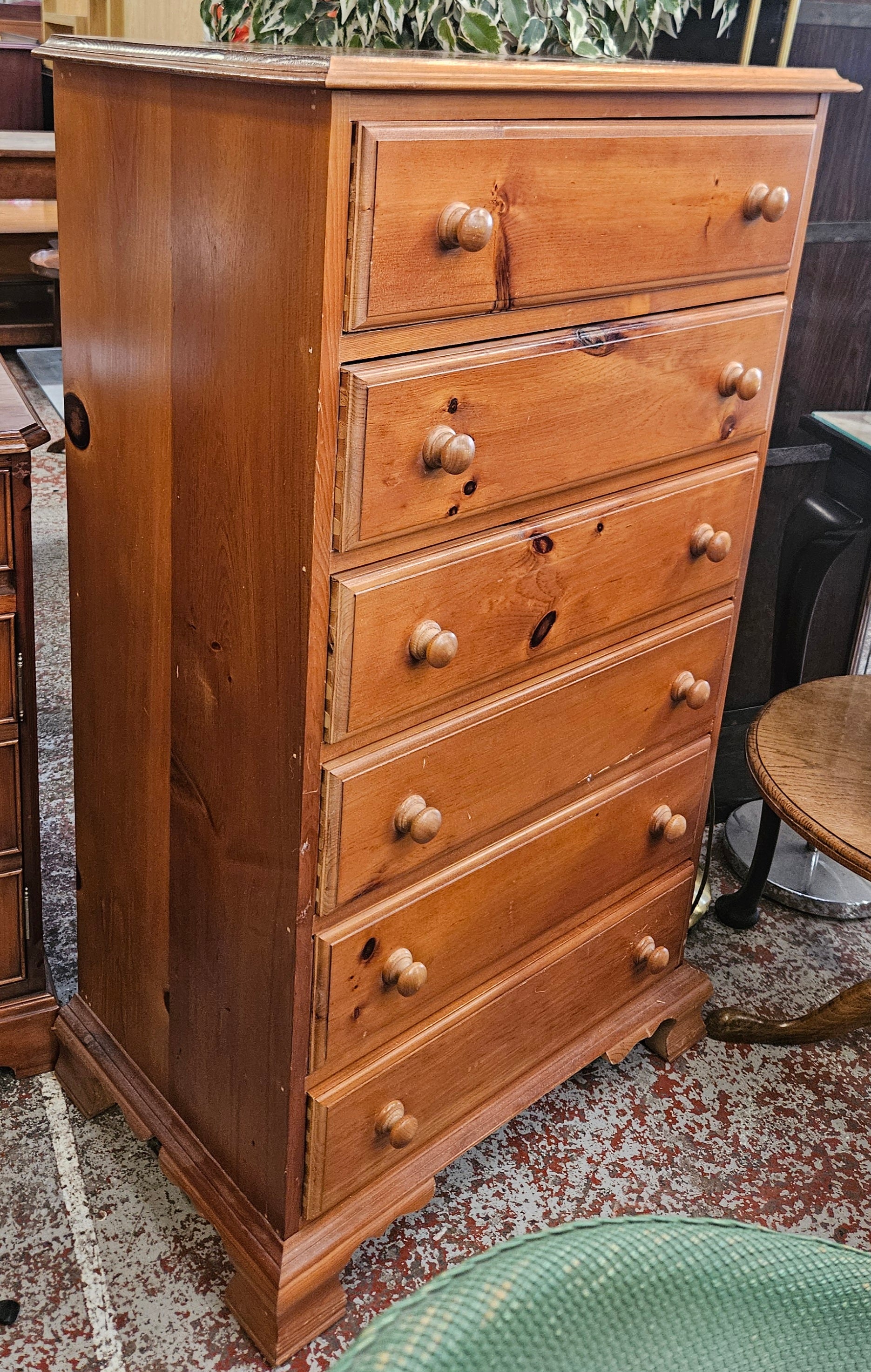 Chest of drawers