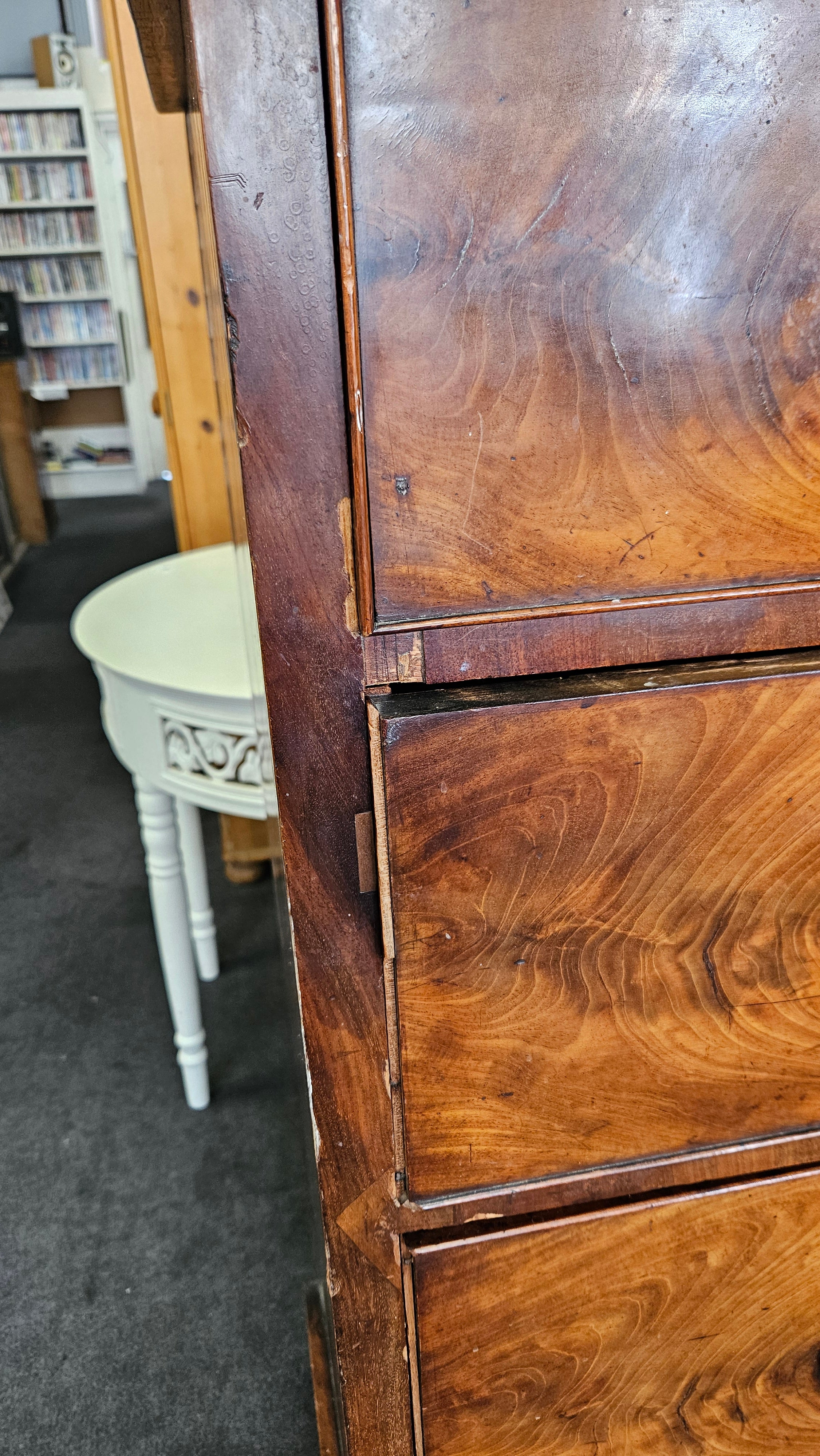 Chest of drawers