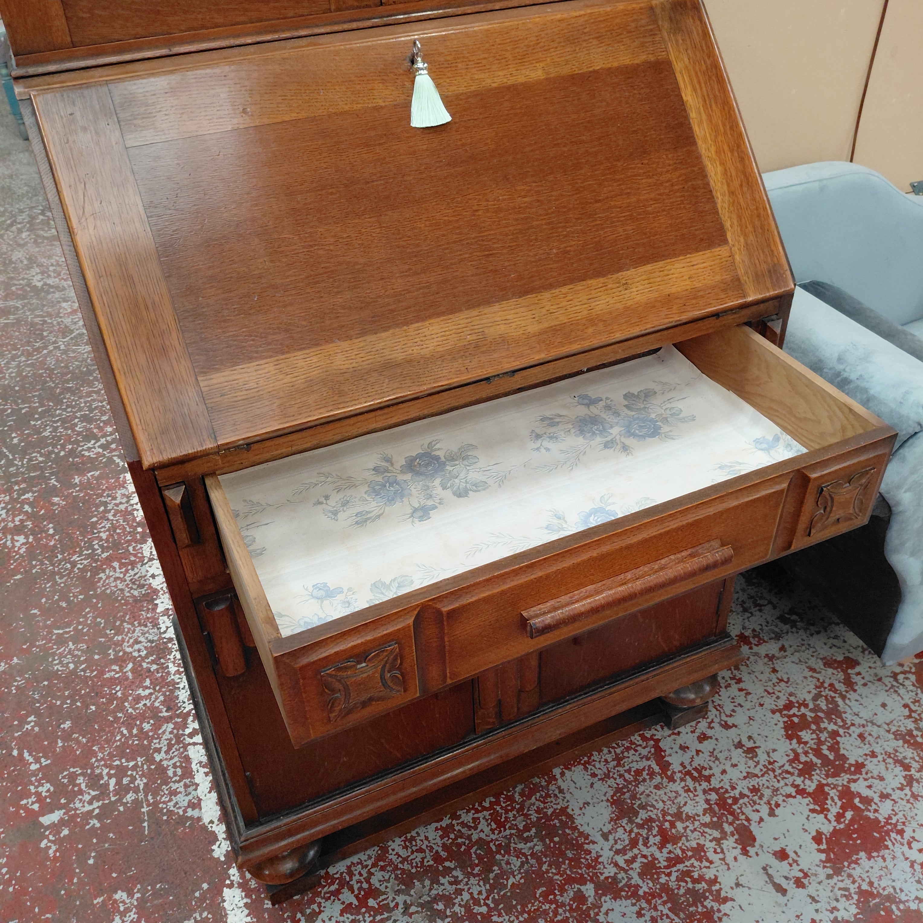 Large bureau / Cabinet