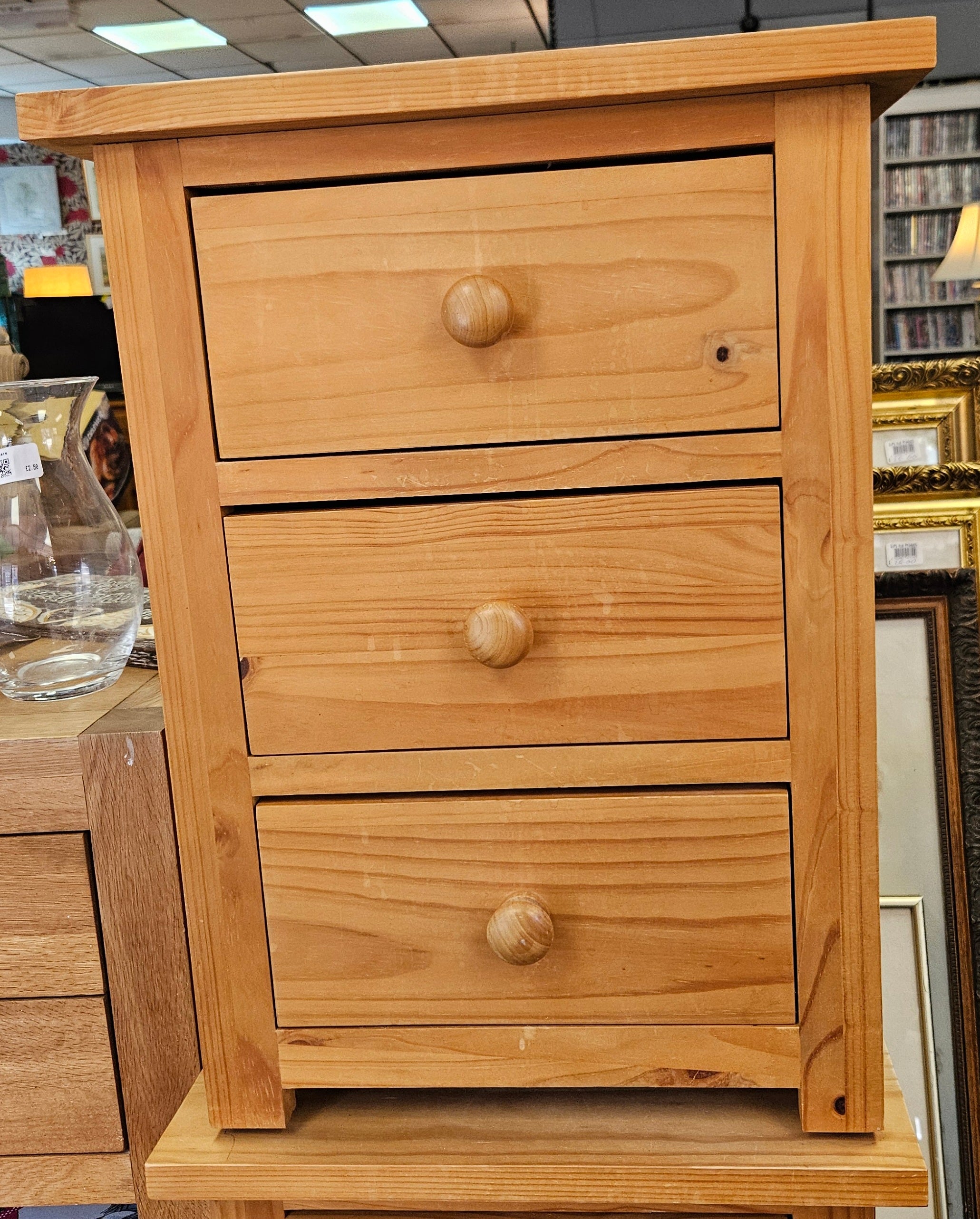 Bedside cabinets