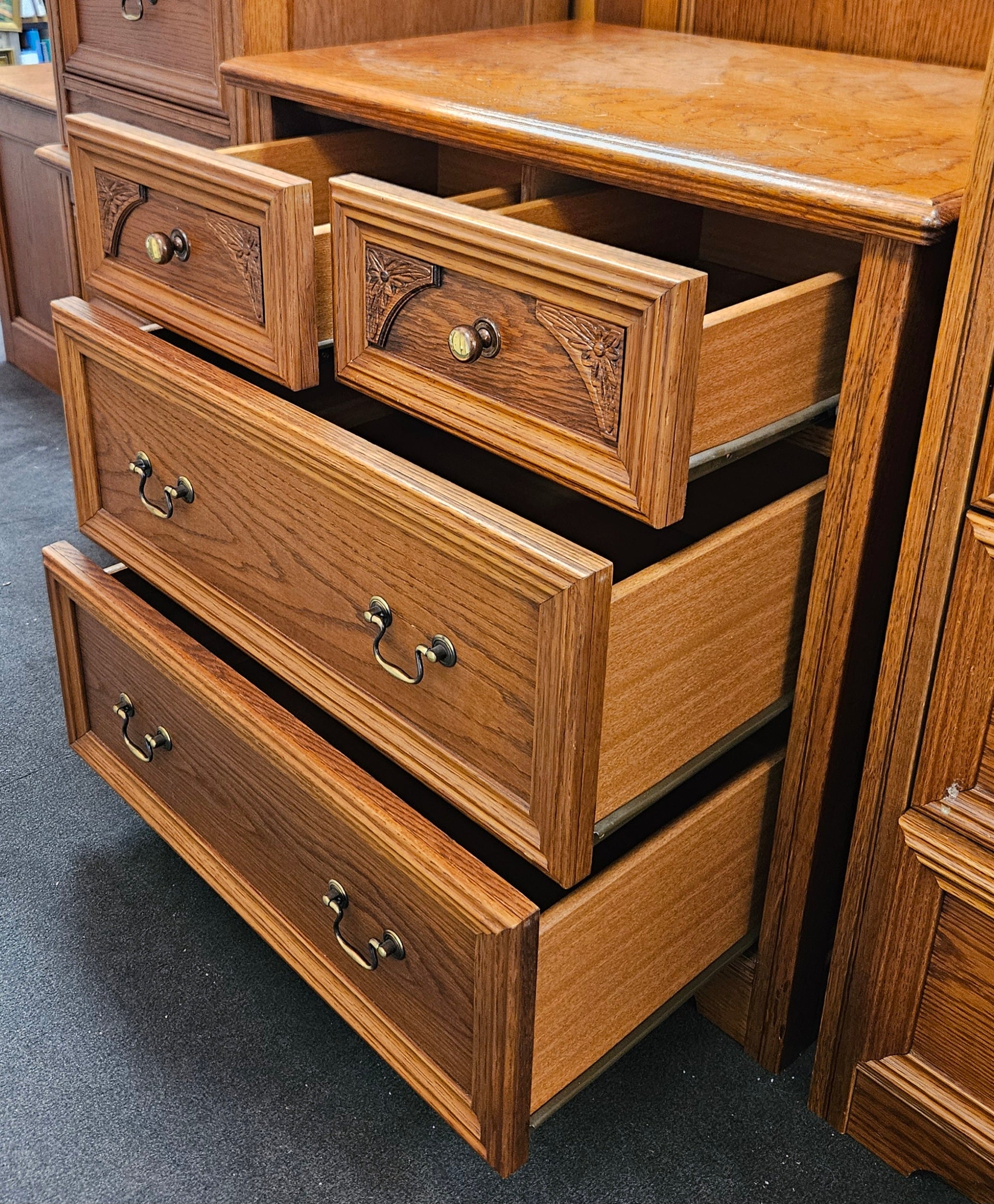 Chest of drawers