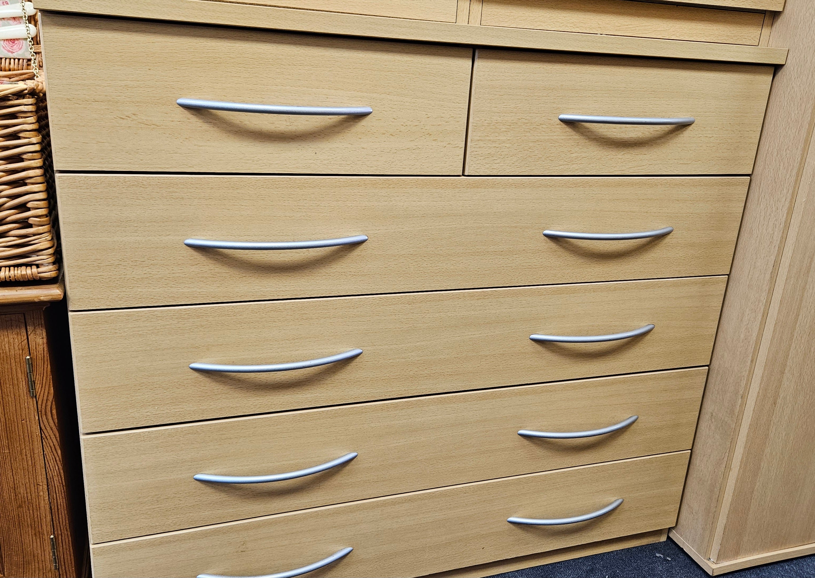 Chest of drawers