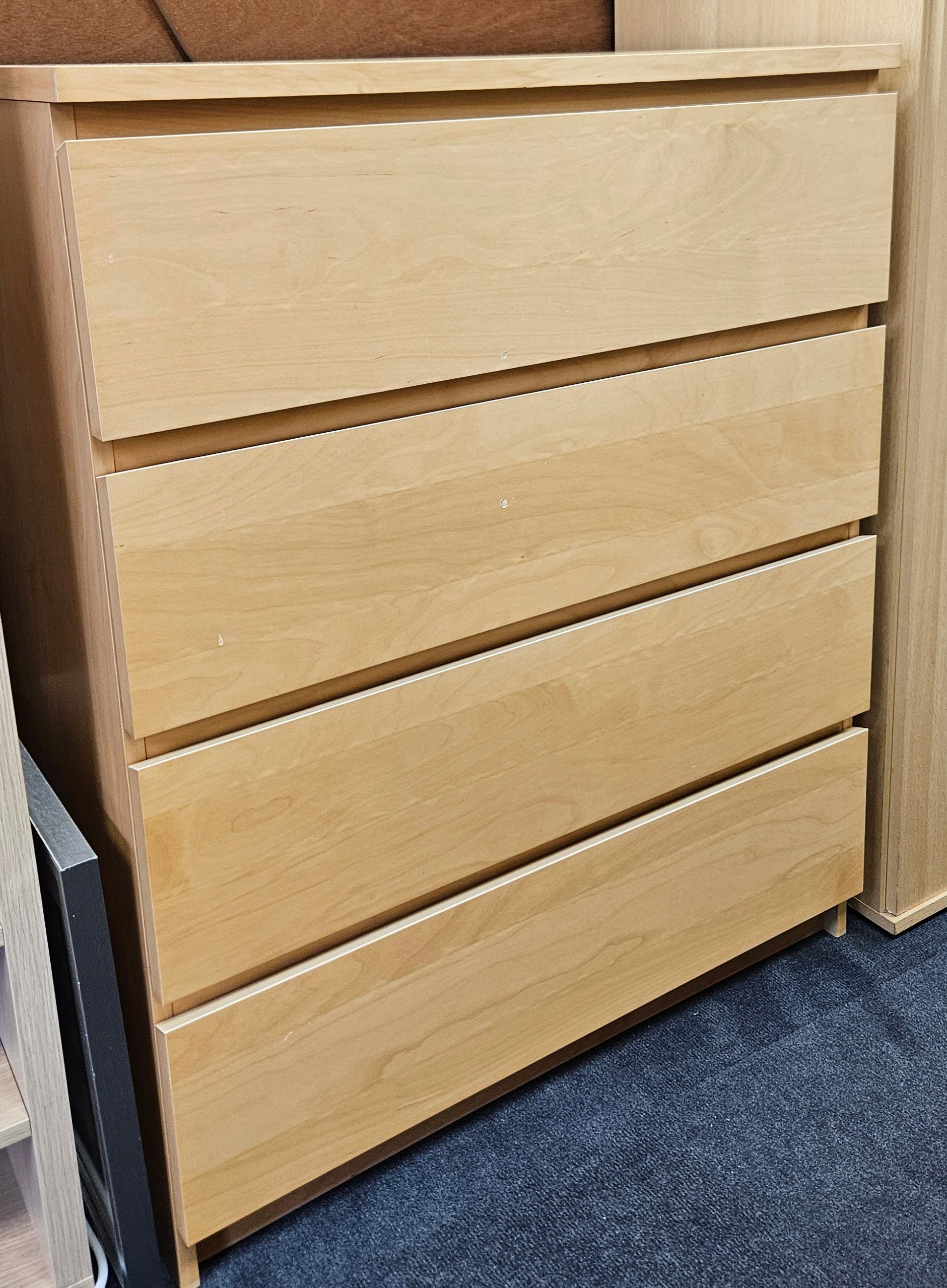 Chest of drawers