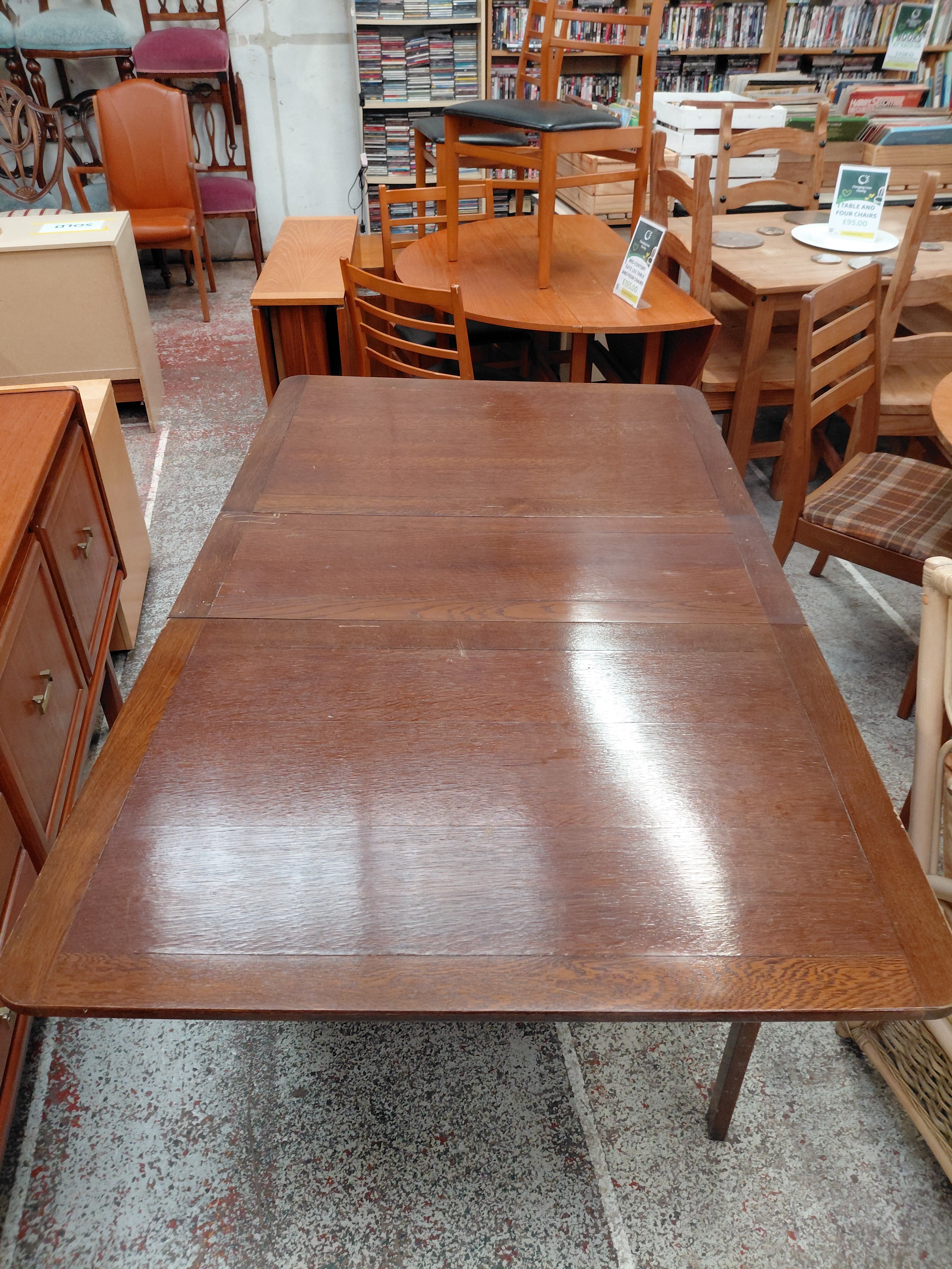 Drop leaf table