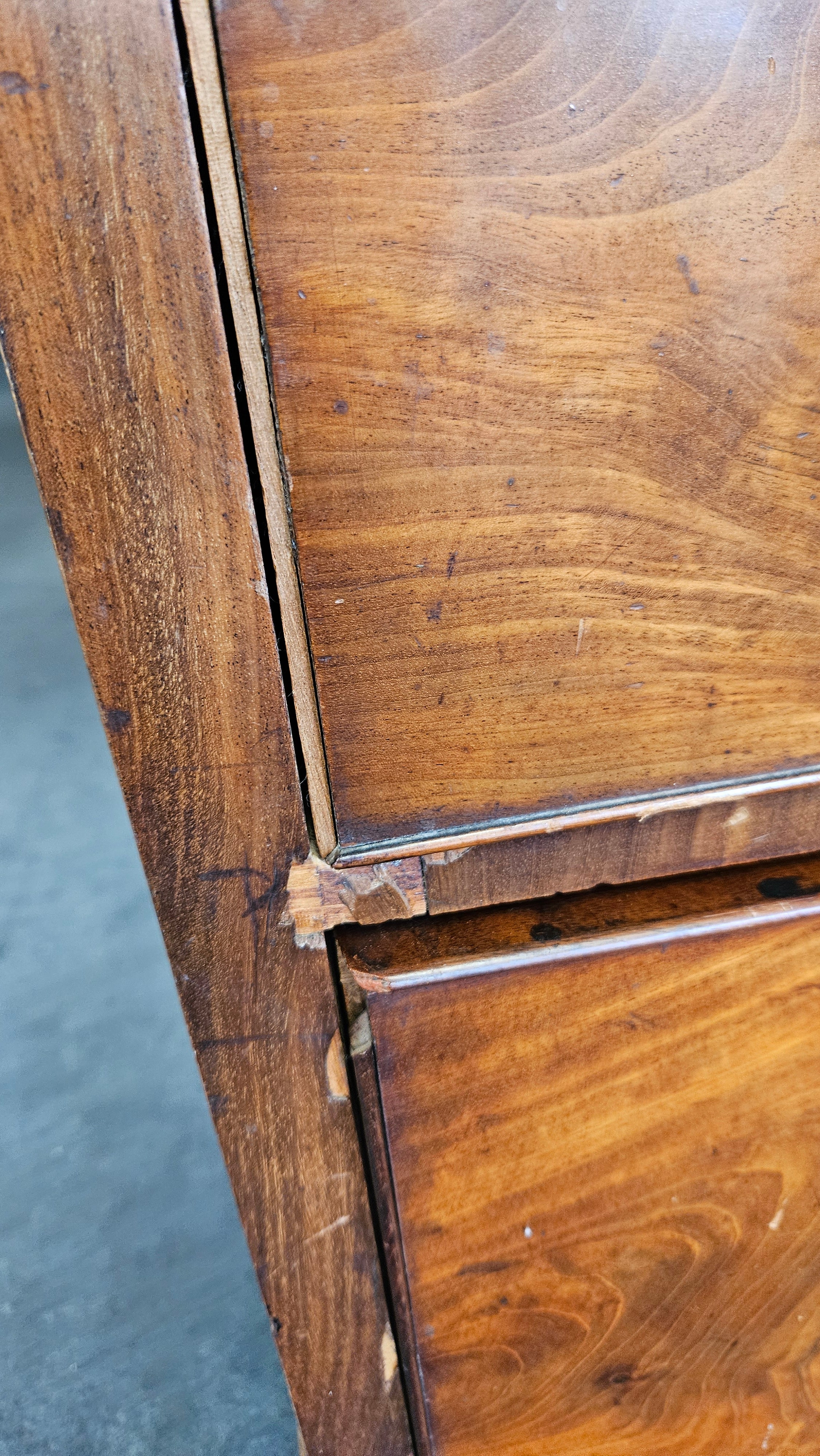 Chest of drawers
