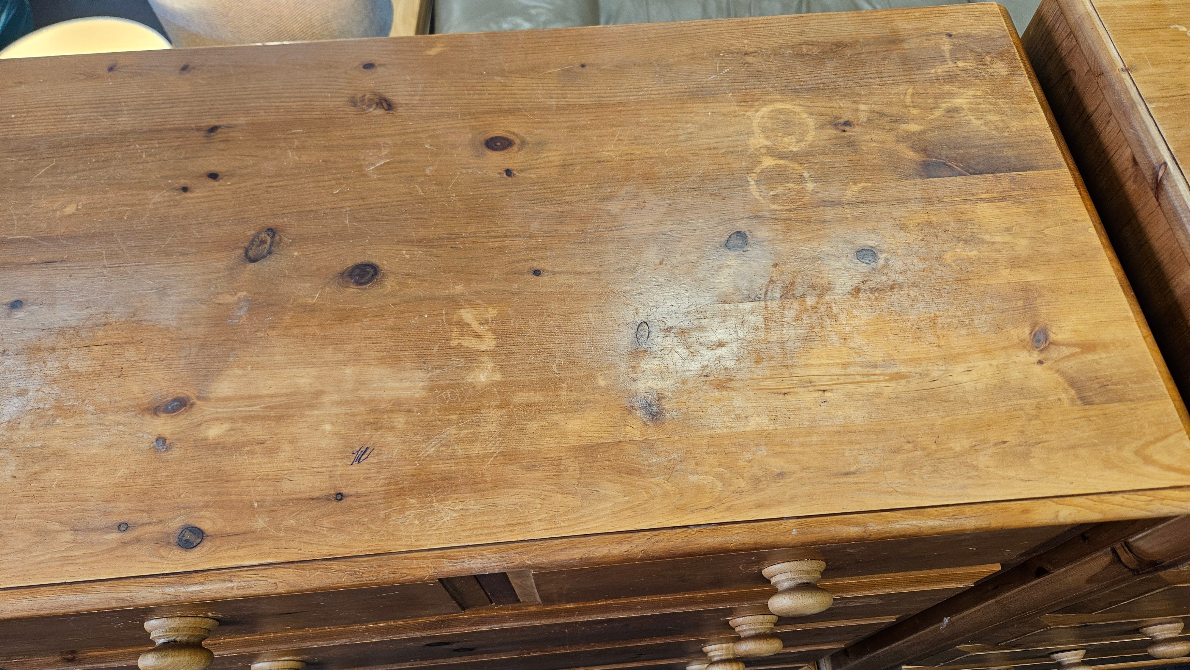 Chest of drawers