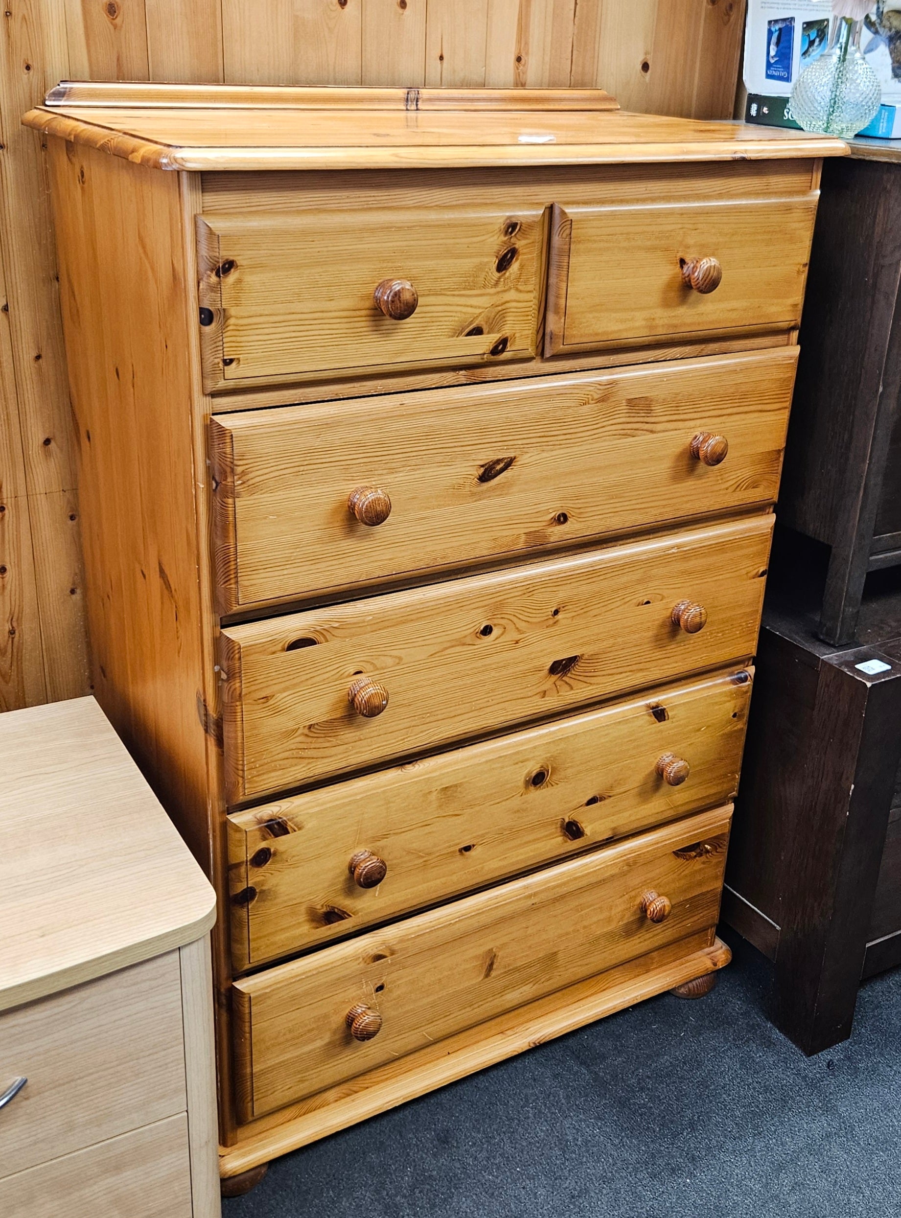 Pine chest of drawers