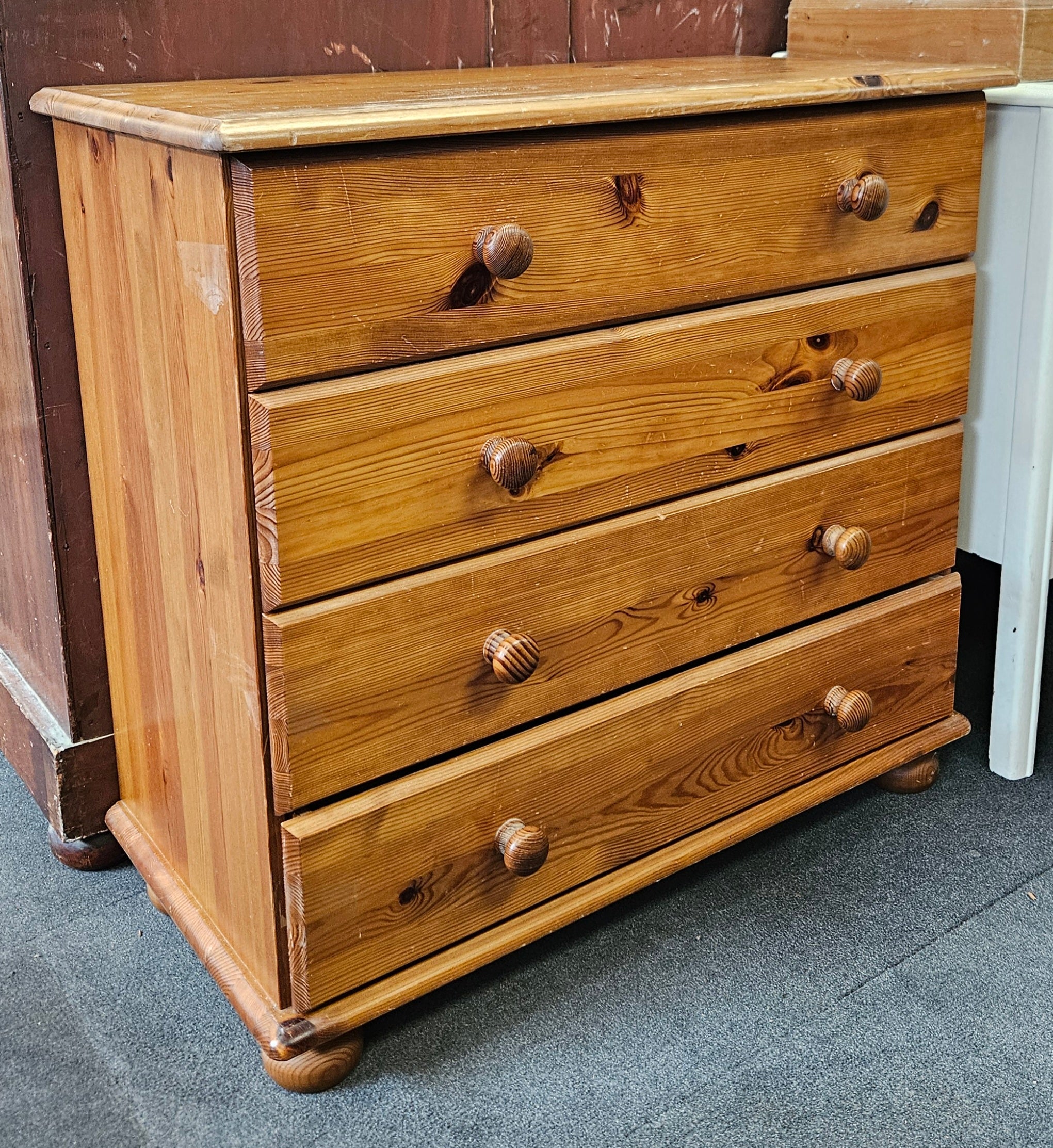 Chest of drawers