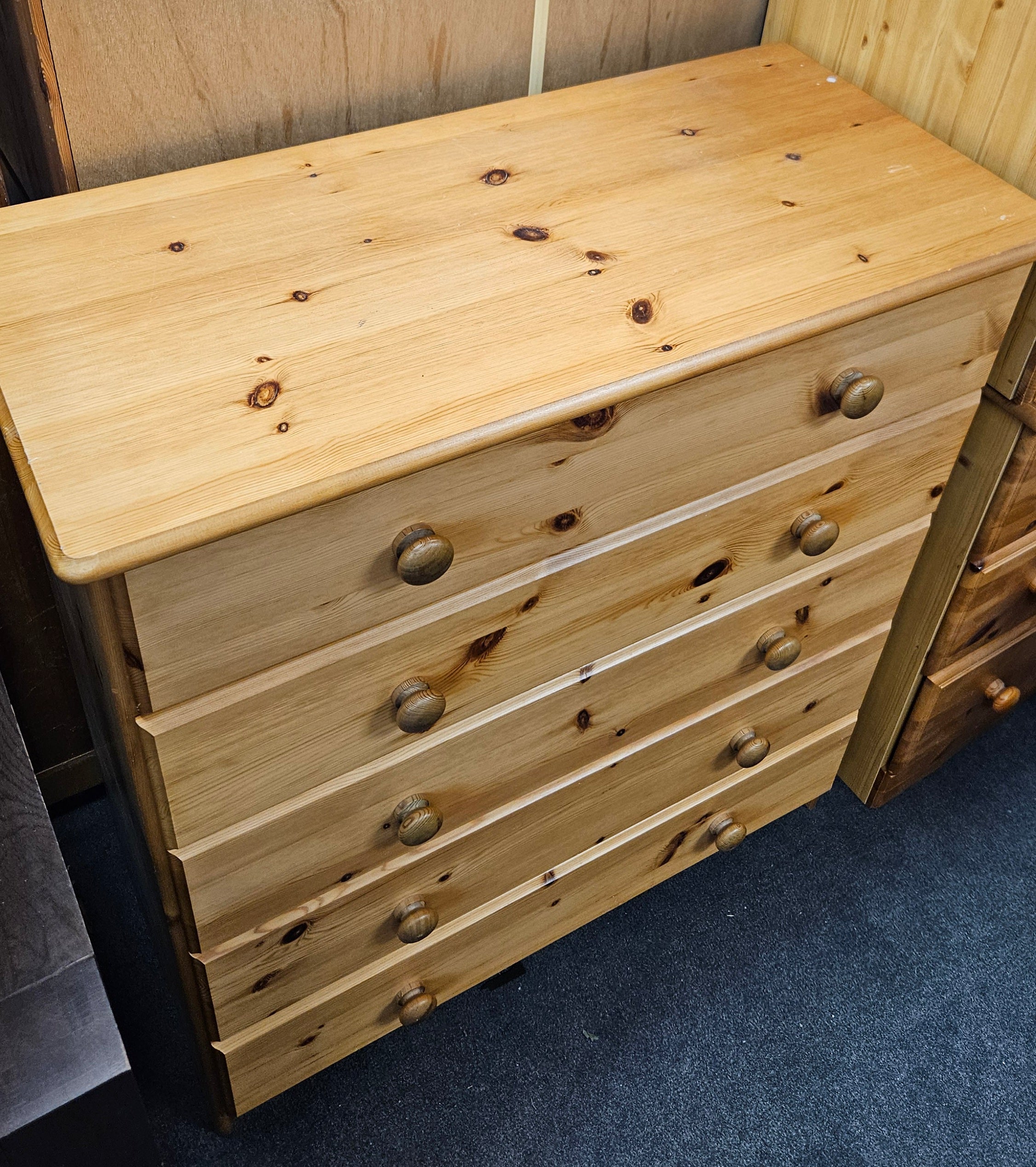 Pine chest of drawers