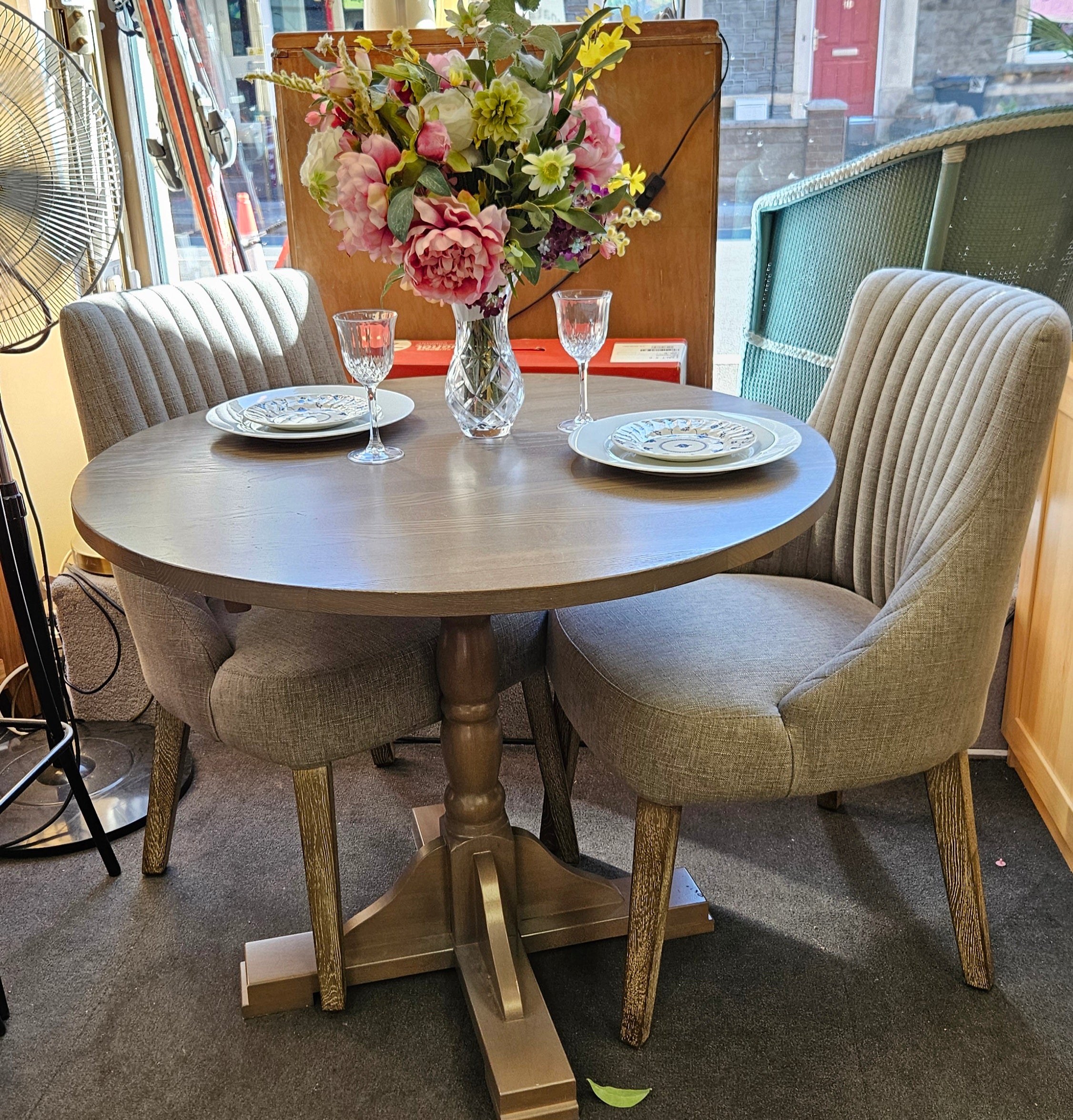 Table & chairs