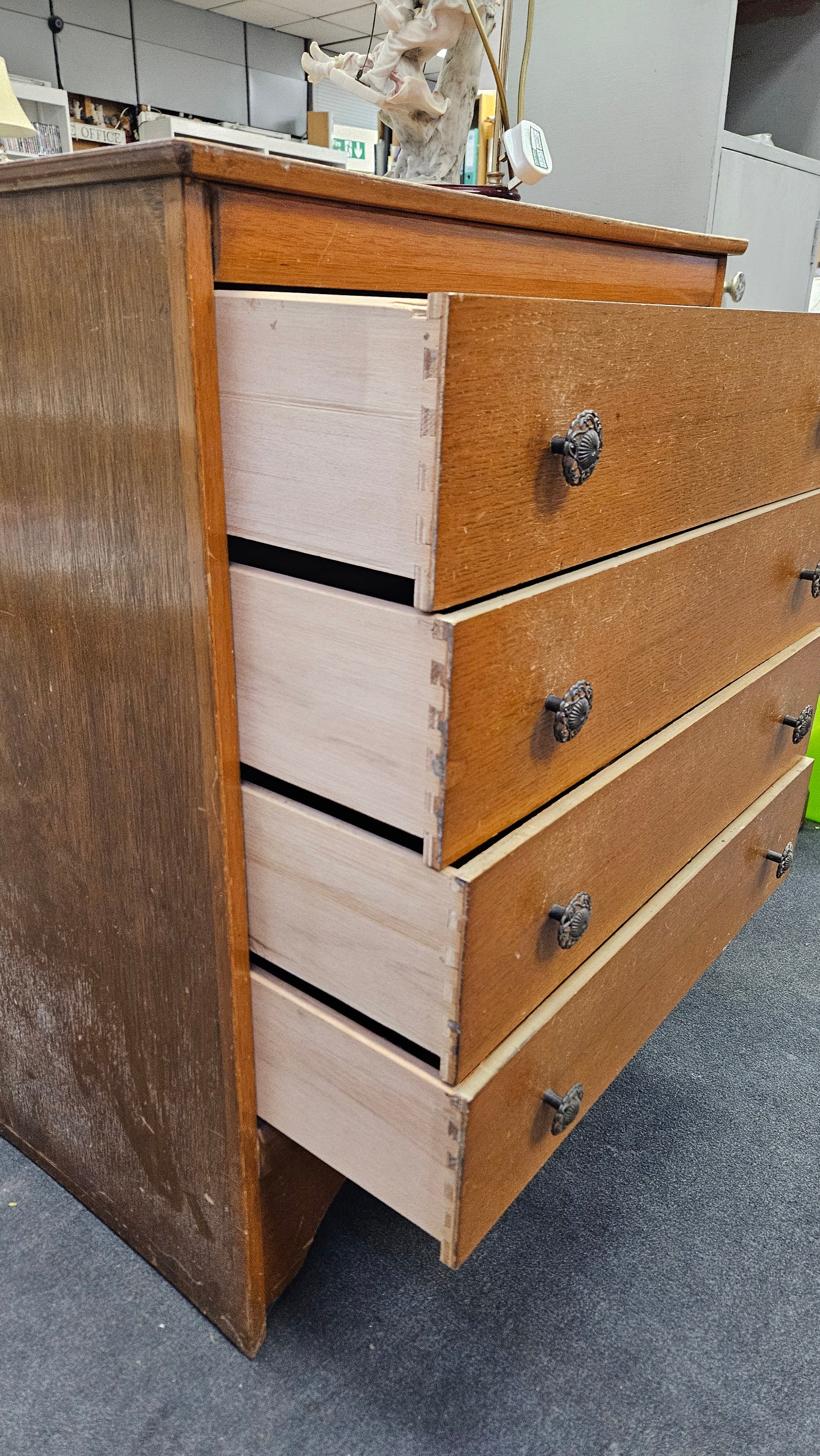 Chest of drawers