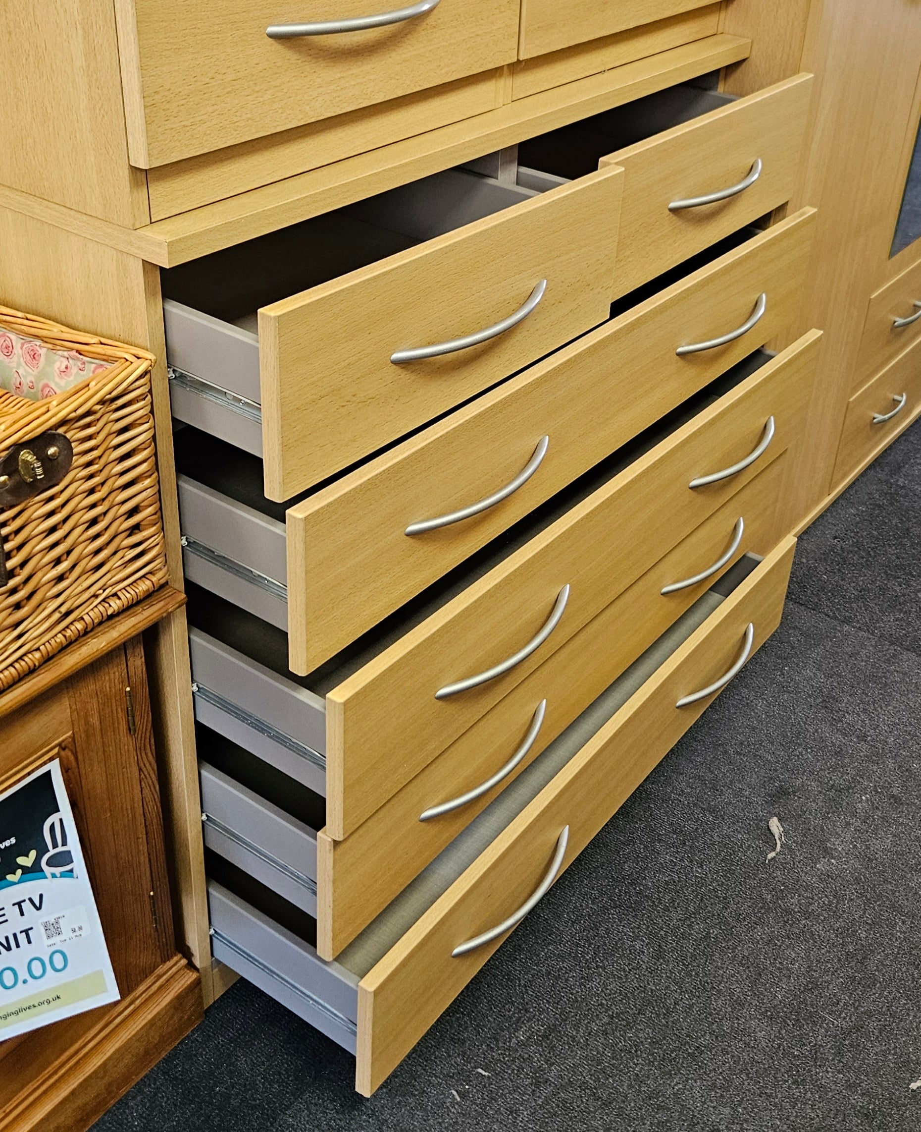 Chest of drawers