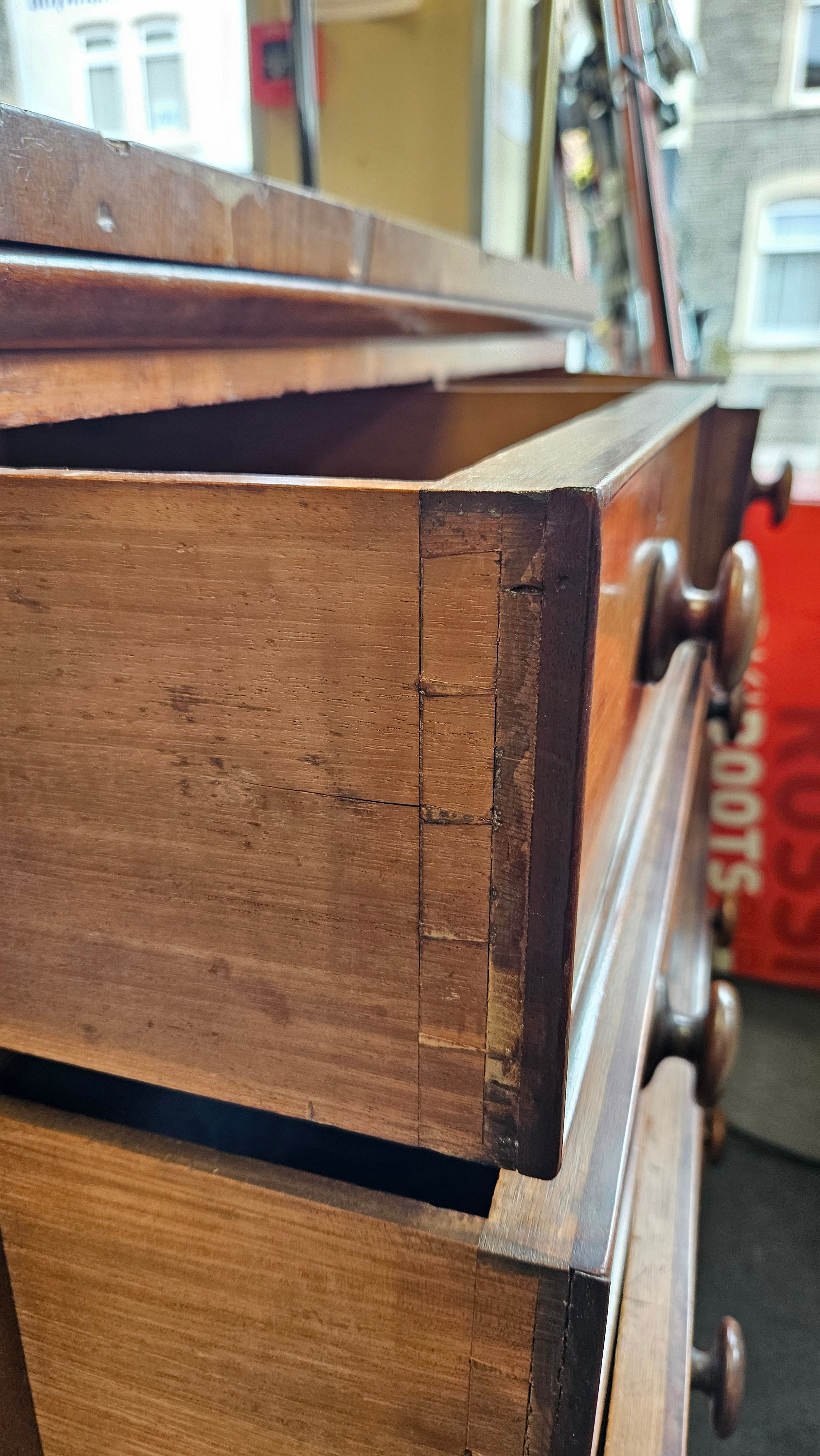 Chest of drawers