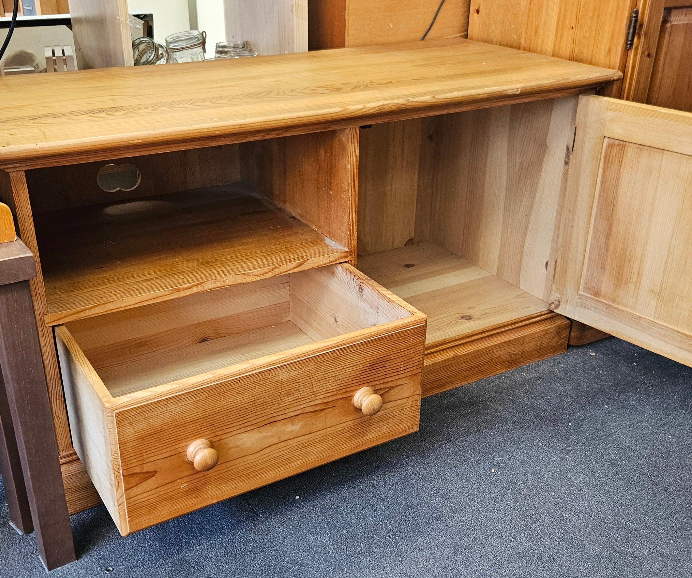 Pine tv unit