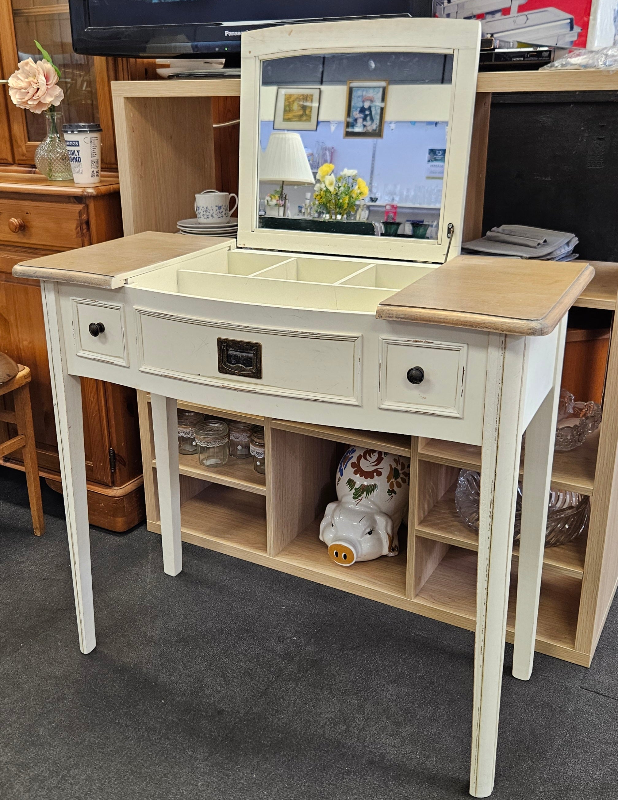 Dressing table